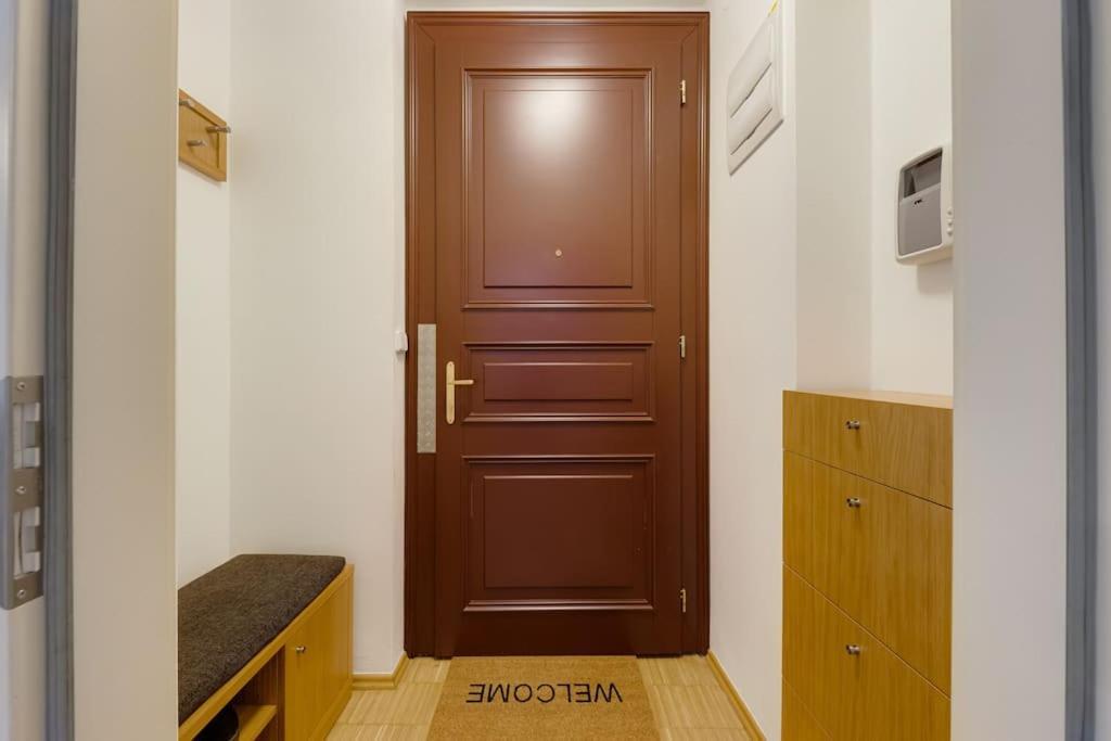 Deluxe Suite In Prime Location ปราก ภายนอก รูปภาพ